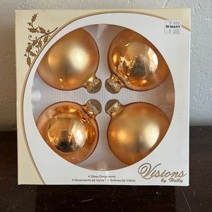 Holly ornaments set a four